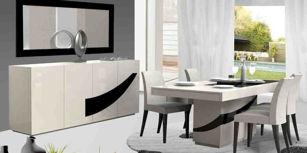 Sala Completa Composta por: mesa de jantar, 4 cadeiras, aparador e moldura