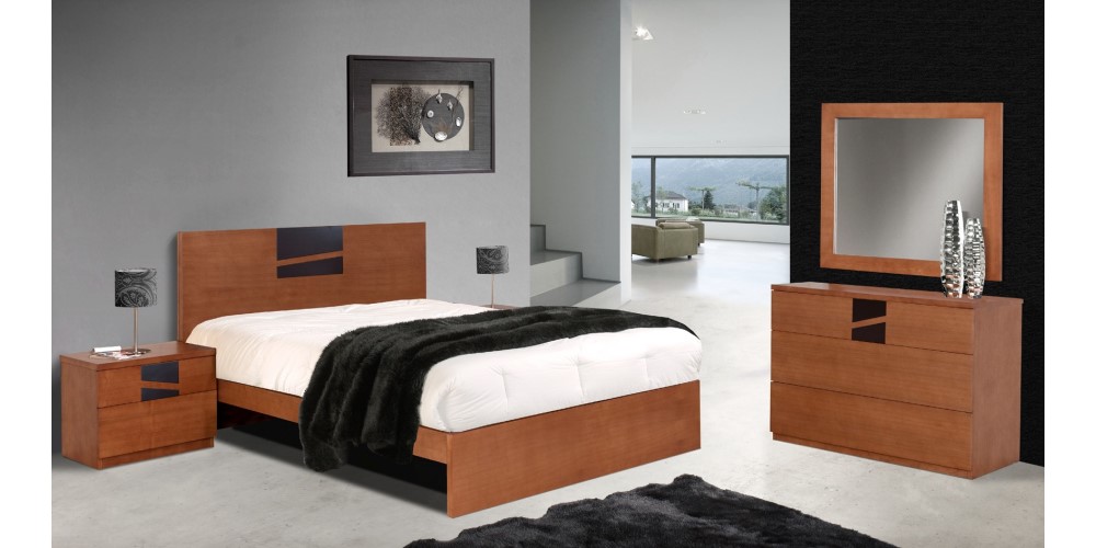 Quarto Completo Composto por: cama de casal para estrado 190*140, duas mesas de cabeceira, cómoda e moldura